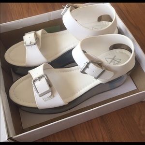 *GENUINE* YRU Qloud Athena Platform Sandals